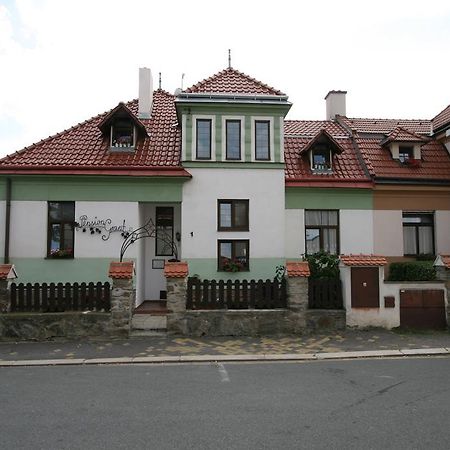 Pension Grant Lux Znojmo Bed & Breakfast Bagian luar foto