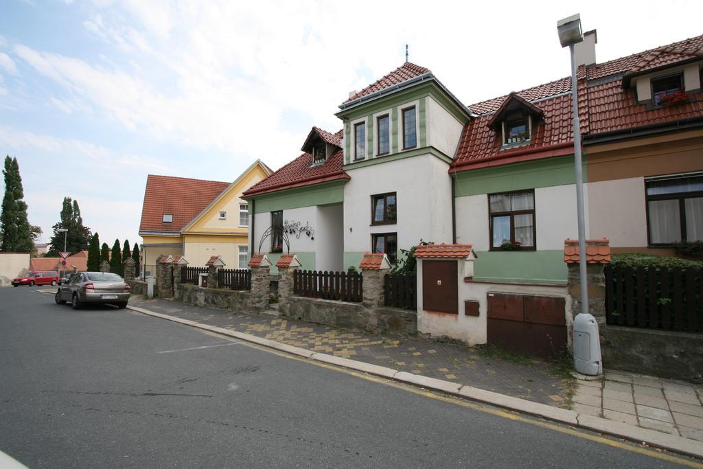 Pension Grant Lux Znojmo Bed & Breakfast Bagian luar foto