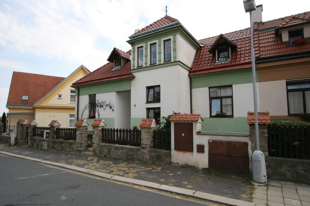 Pension Grant Lux Znojmo Bed & Breakfast Bagian luar foto