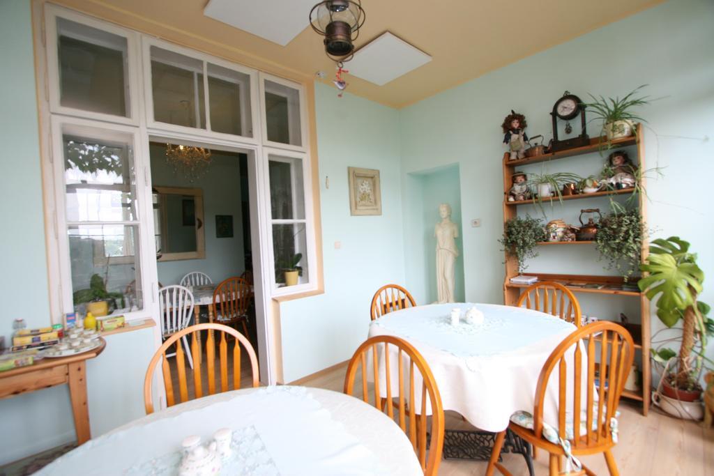 Pension Grant Lux Znojmo Bed & Breakfast Bagian luar foto