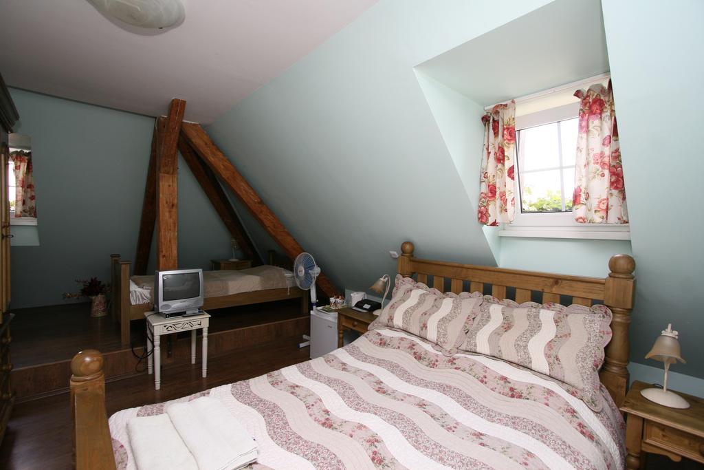 Pension Grant Lux Znojmo Bed & Breakfast Bagian luar foto