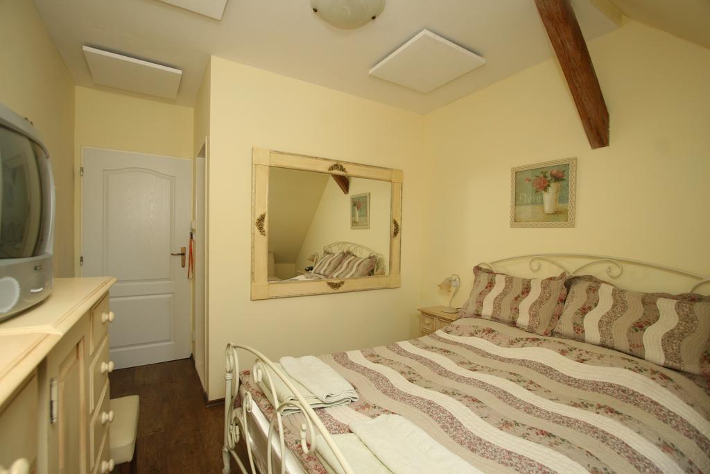 Pension Grant Lux Znojmo Bed & Breakfast Bagian luar foto