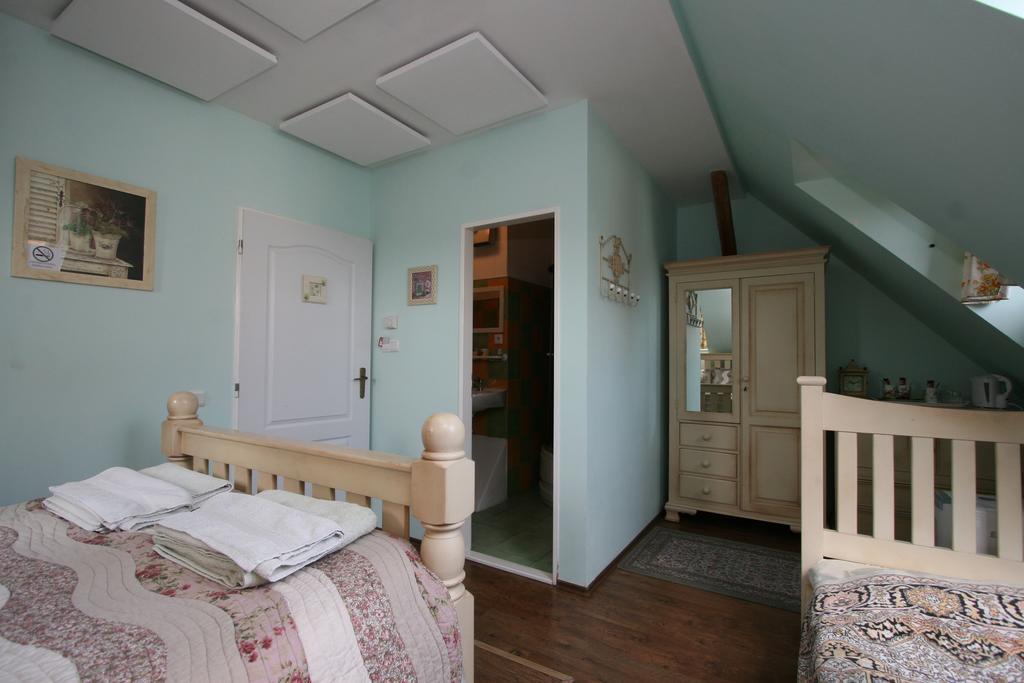 Pension Grant Lux Znojmo Bed & Breakfast Bagian luar foto