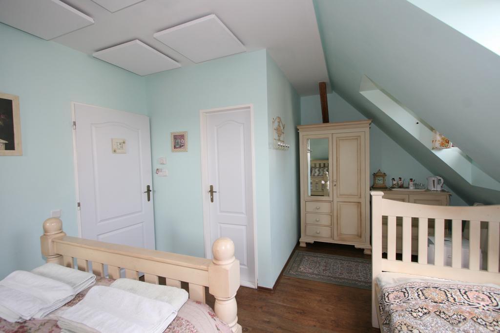 Pension Grant Lux Znojmo Bed & Breakfast Bagian luar foto