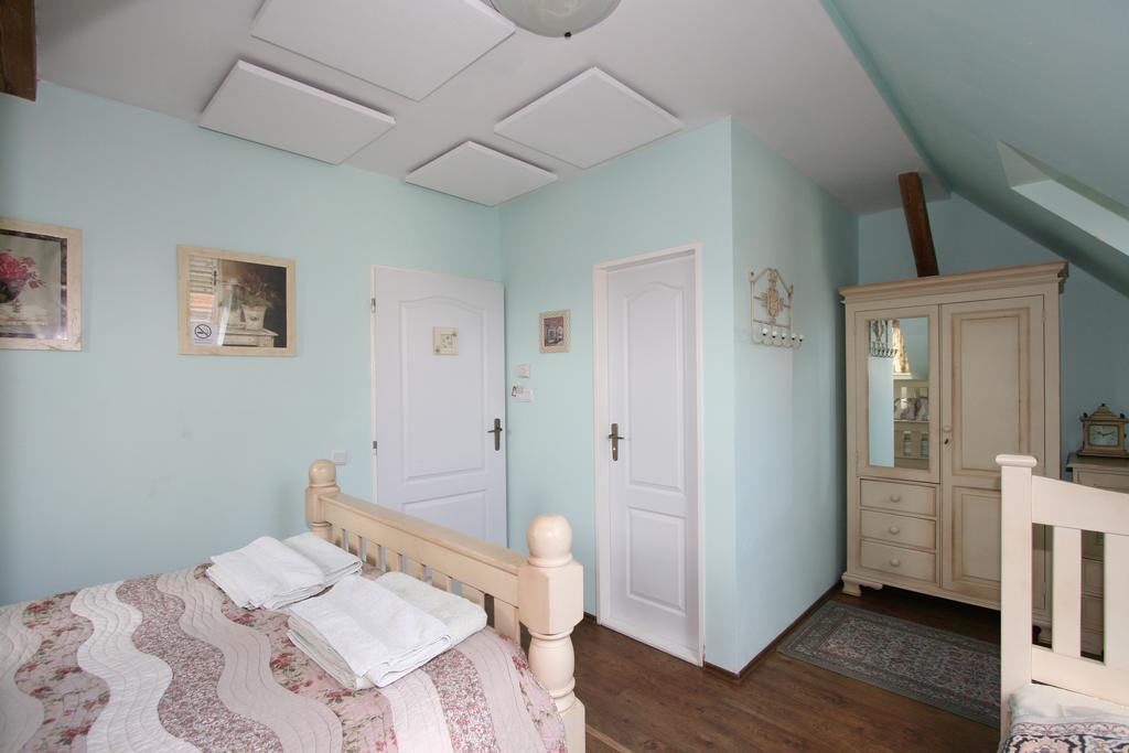 Pension Grant Lux Znojmo Bed & Breakfast Bagian luar foto