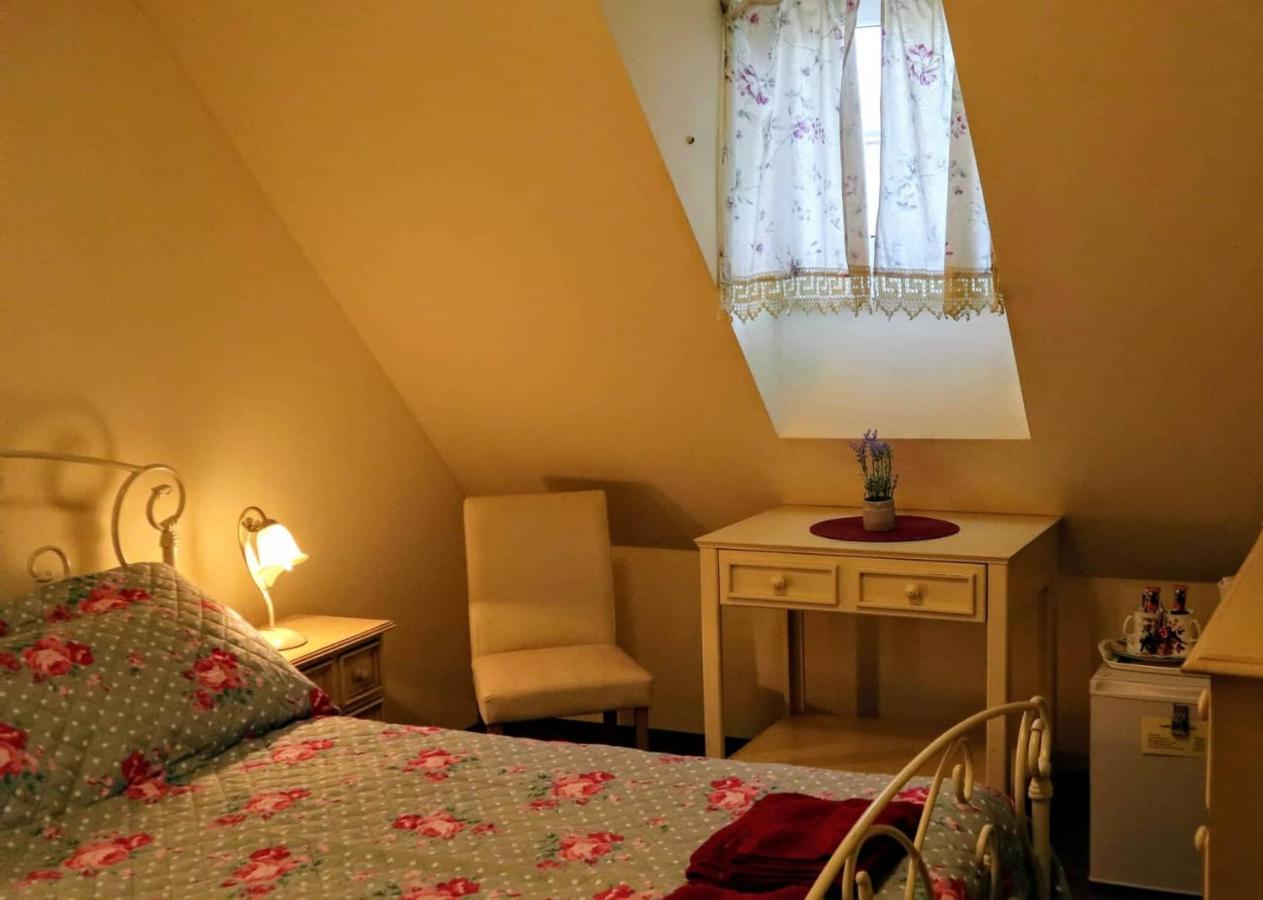 Pension Grant Lux Znojmo Bed & Breakfast Bagian luar foto