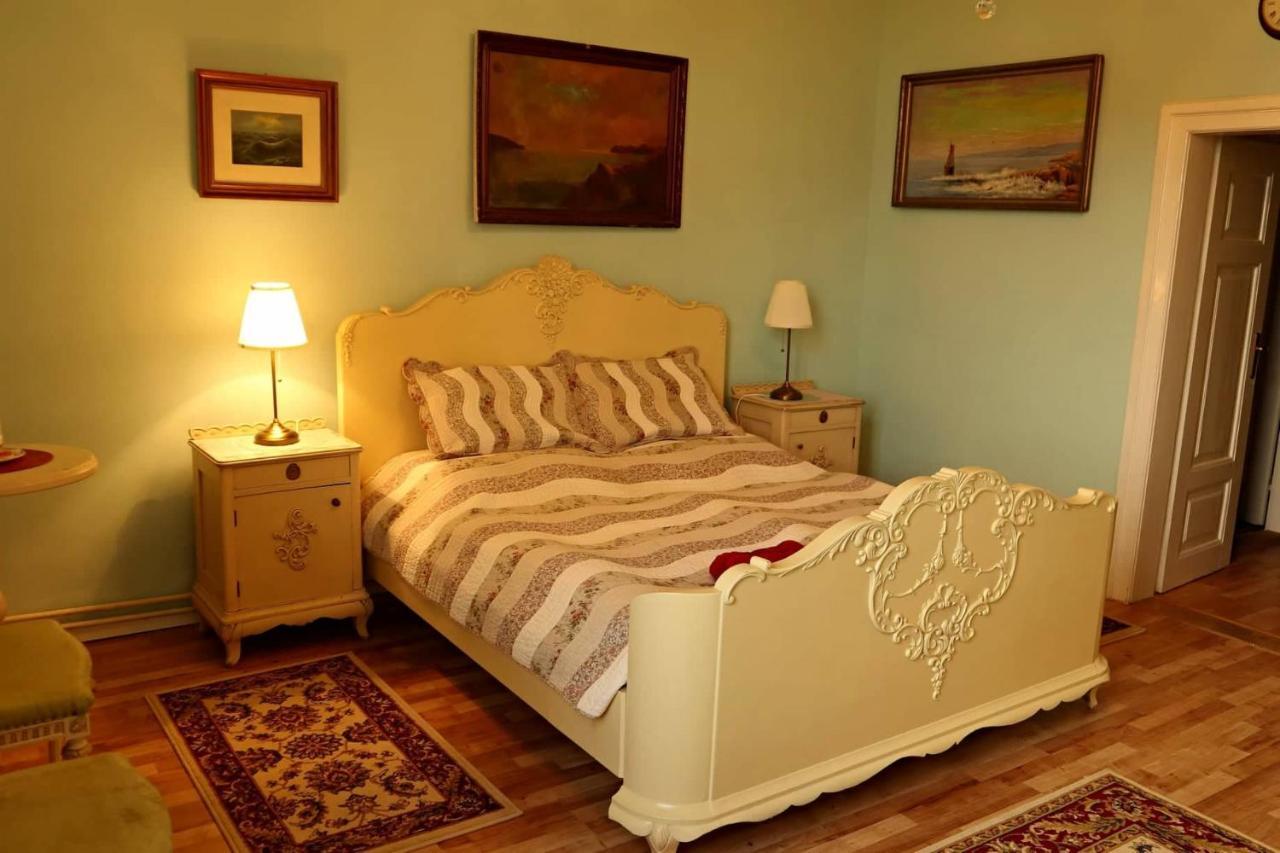 Pension Grant Lux Znojmo Bed & Breakfast Bagian luar foto