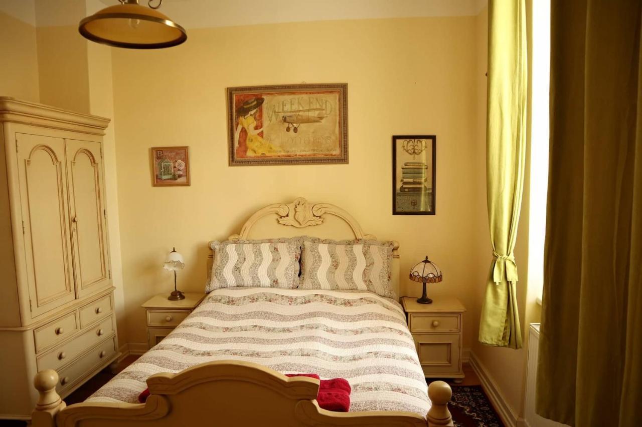 Pension Grant Lux Znojmo Bed & Breakfast Bagian luar foto