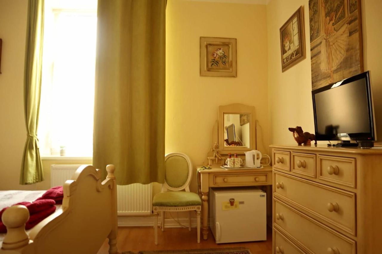 Pension Grant Lux Znojmo Bed & Breakfast Bagian luar foto